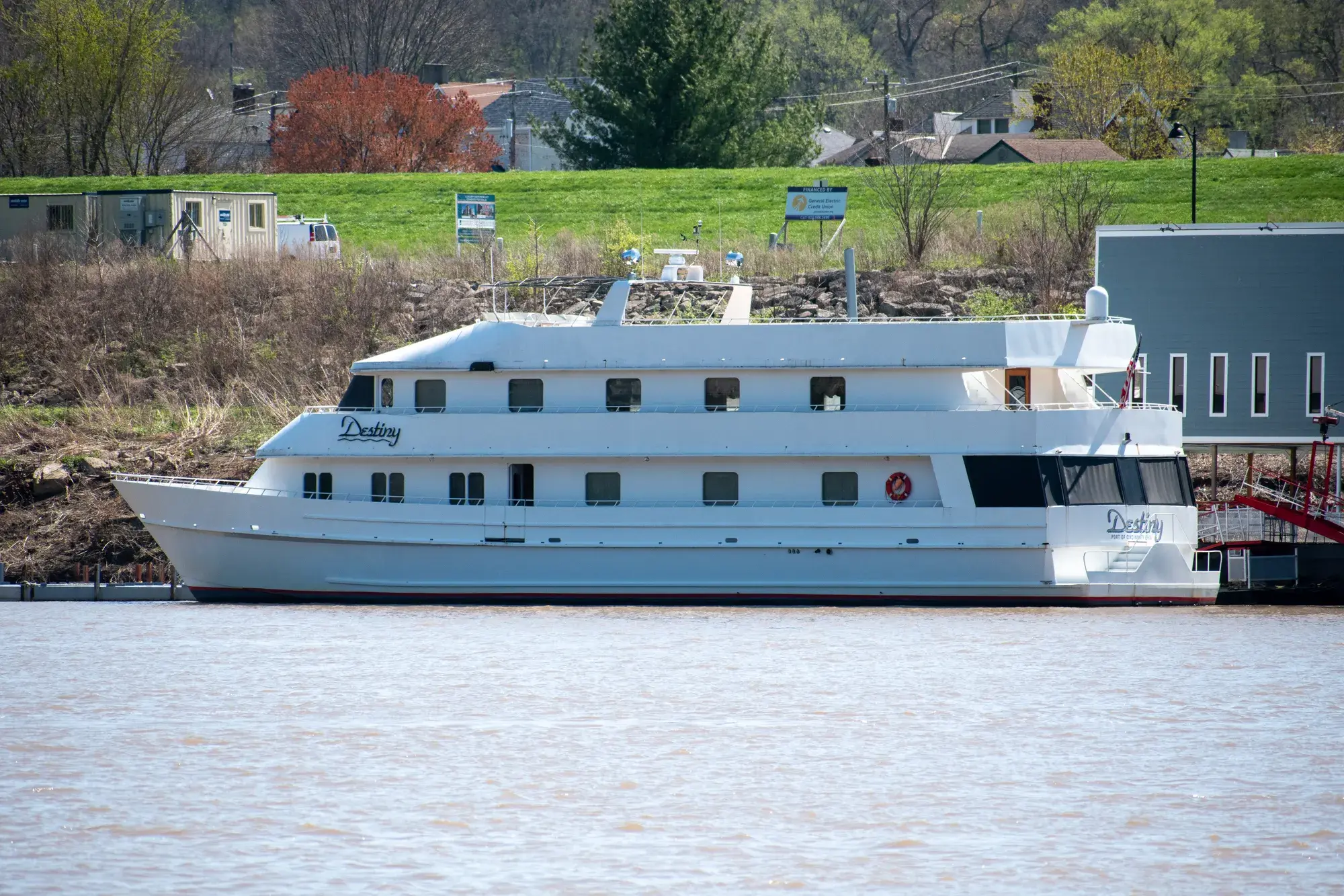 The starboard profile of The Destiny under way on the Ohio River